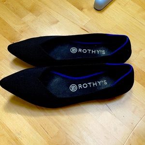 Black Rothys flats pointed toe